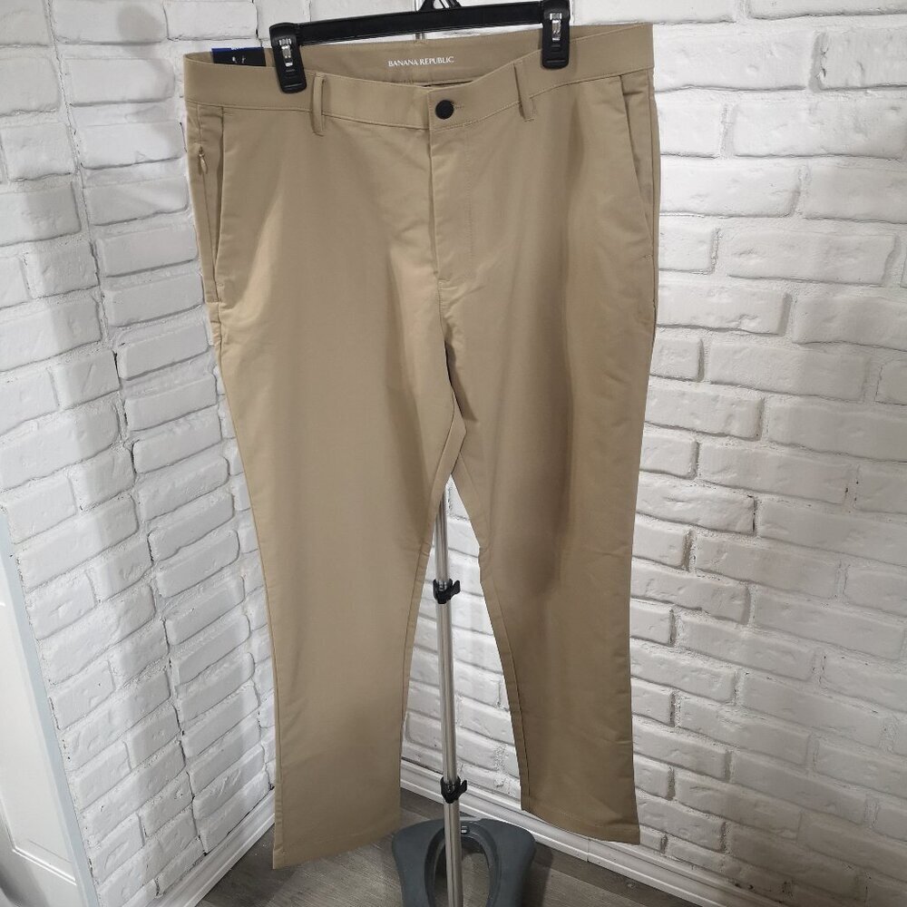 NWT Banana Republic Men's Size 36/30 Tan Zipper & Snap Closure Casual Pants